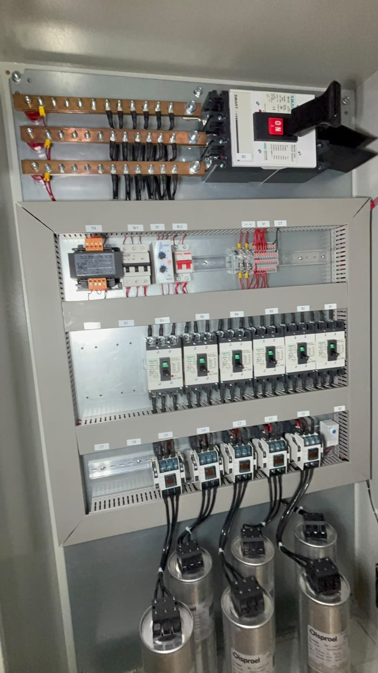 Banco de capacitores de 150 kVAR, vista interior