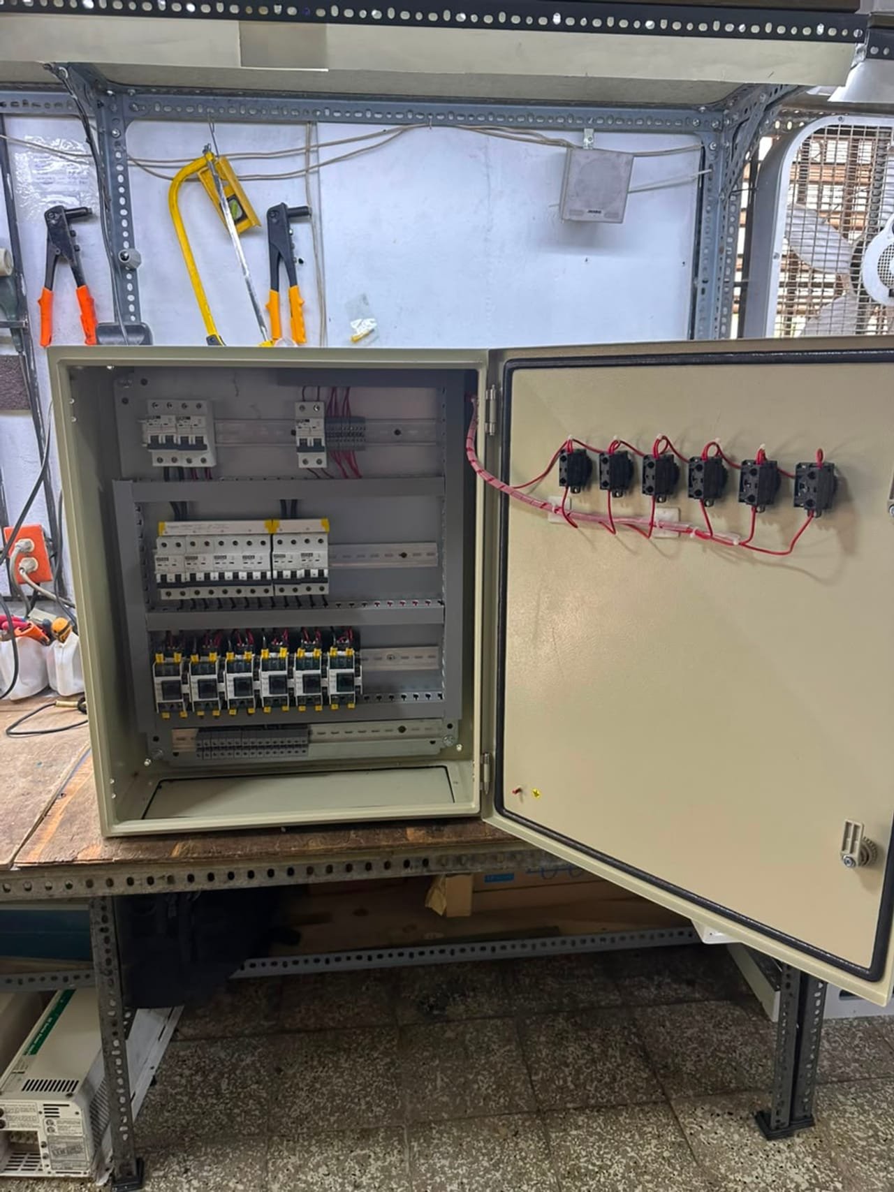 Gabinete de control de luminaria